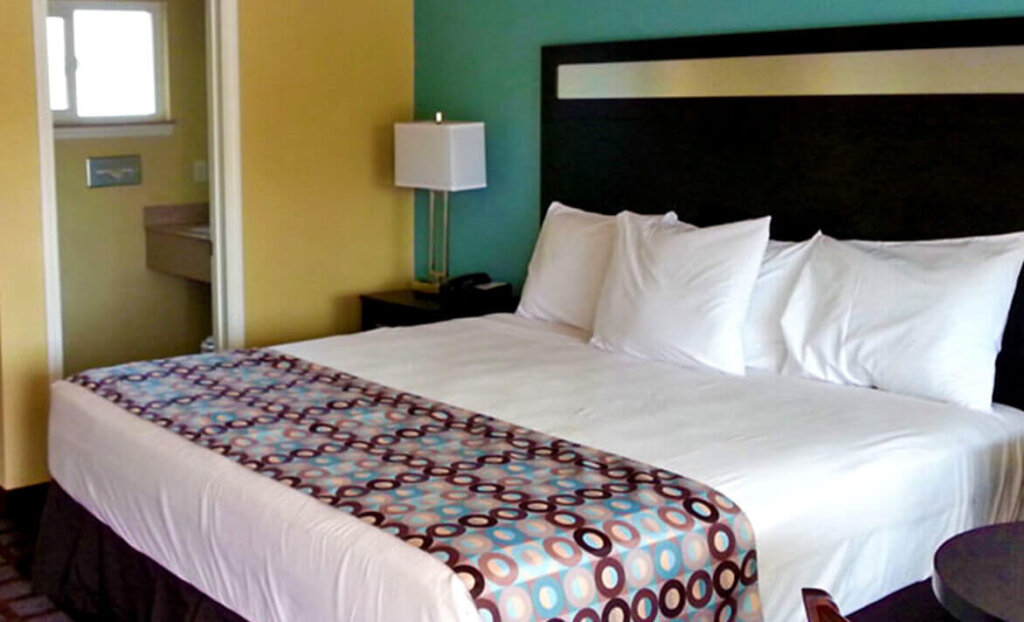 Bedroom at Avenue Inn
