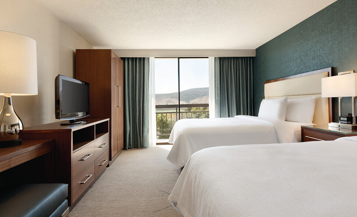 Embassy Suites by Hilton San Luis Obispo bedroom
