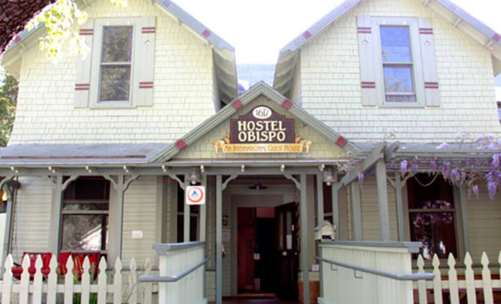 Hostel Obispo front entryway