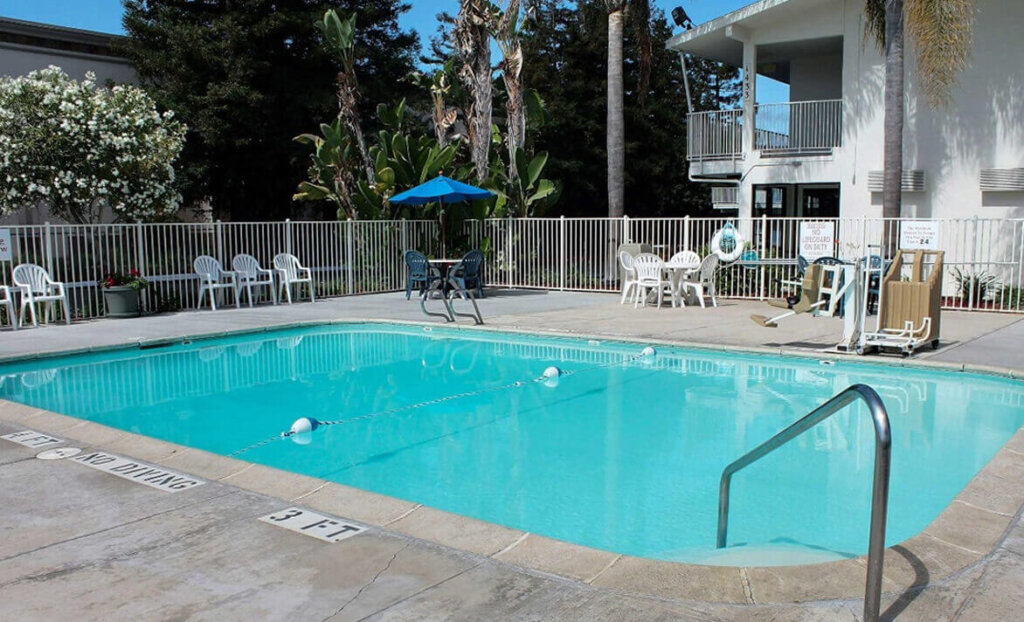 Pool of Motel 6 North