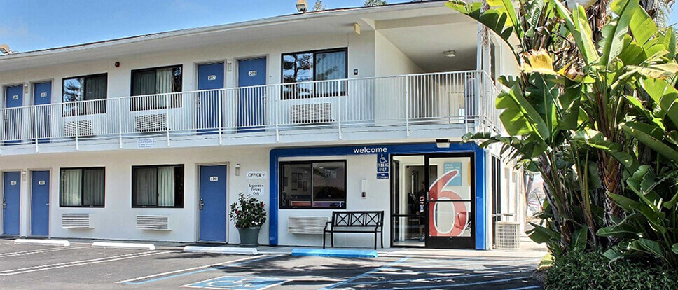 Front and entrance of Motel 6 North in San Luis Obispo, California