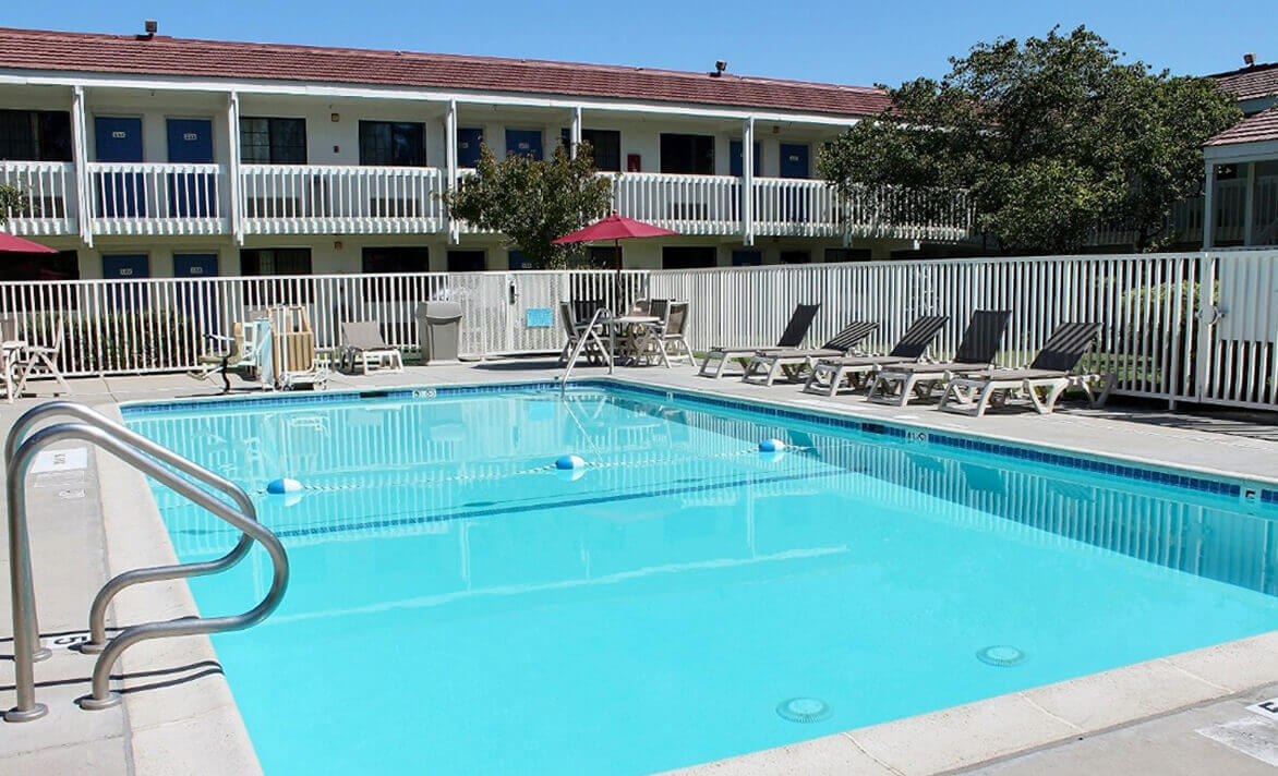 Pool and pool deck at Motel 6 South