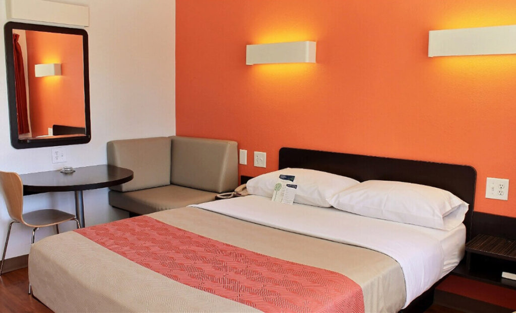 Motel 6 South Bedroom