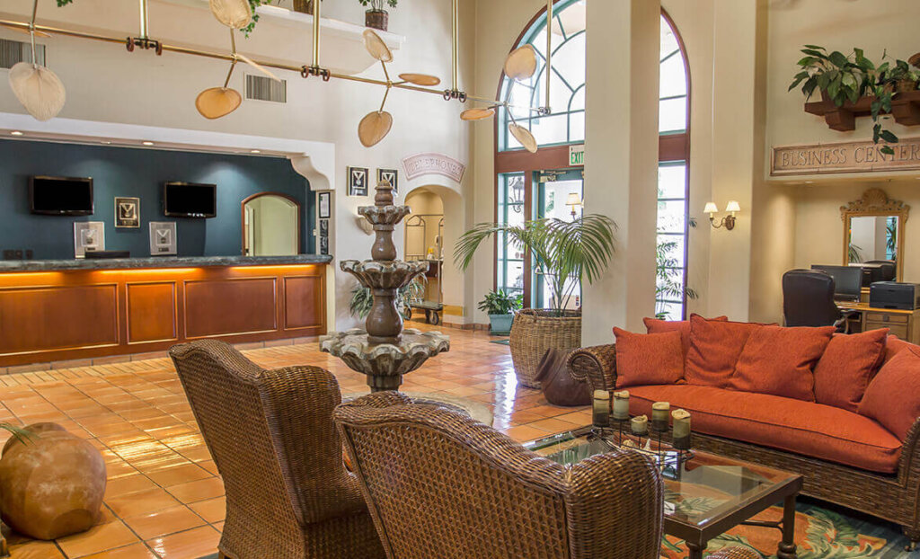 Lobby and check-in for Quality Suites Downtown San Luis Obispo