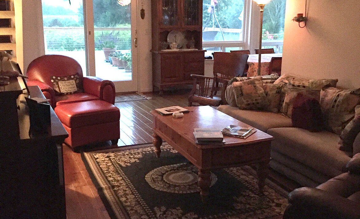 Living room of SLO Lakeside Lodge