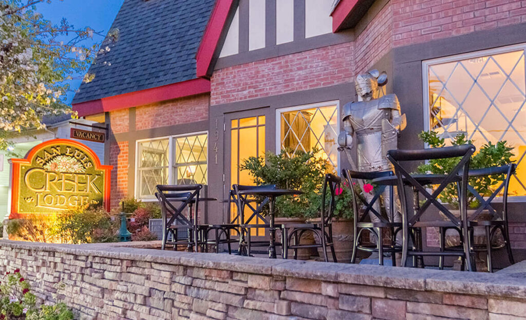Outdoor patio at San Luis Creek Lodge