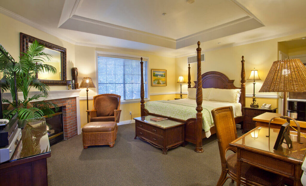 Bedroom at San Luis Creek Lodge