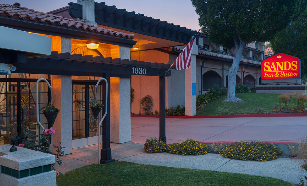 Entrance of Sands Inn & Suites