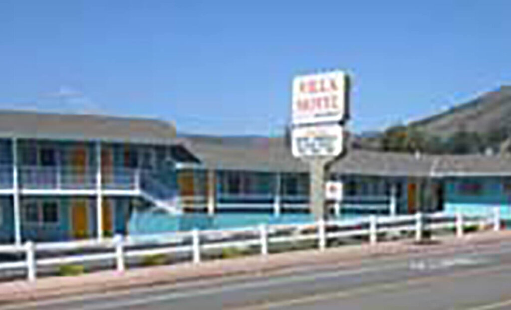 Front of Villa Motel