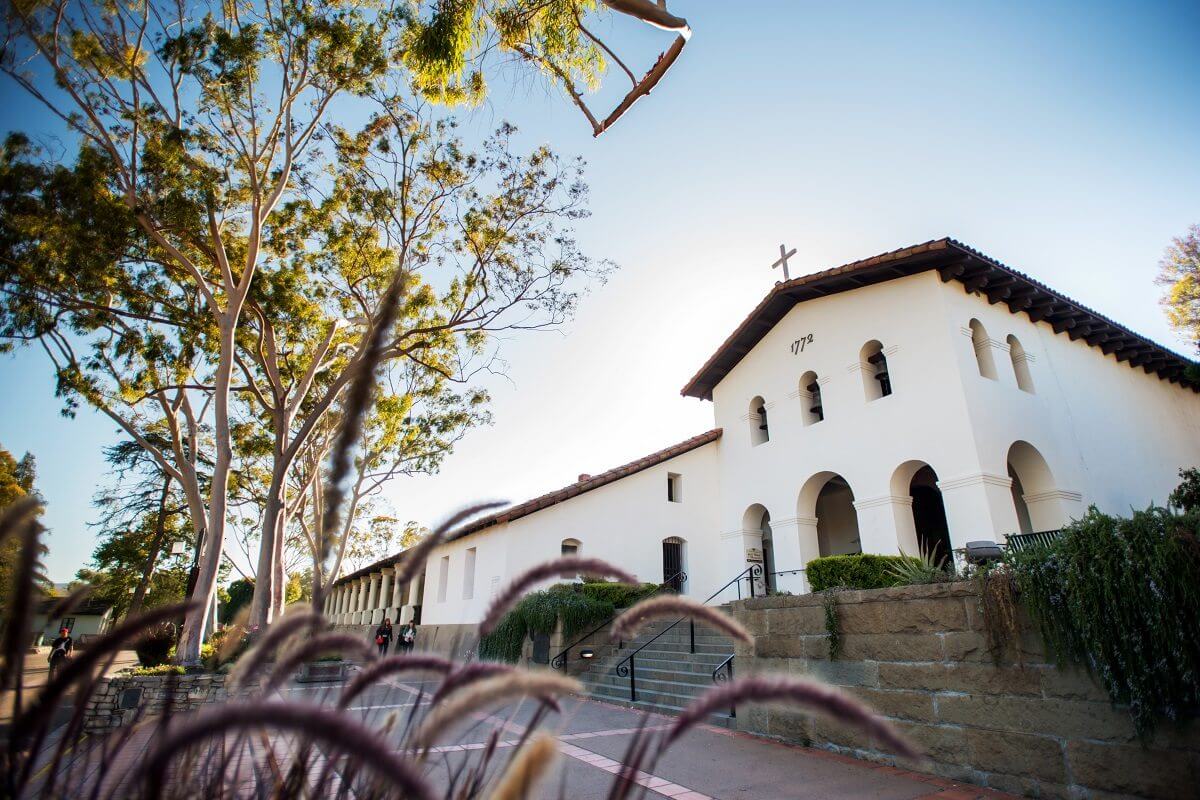 Taking a tour of the Mission San Luis Obispo de Tolosa exterior.