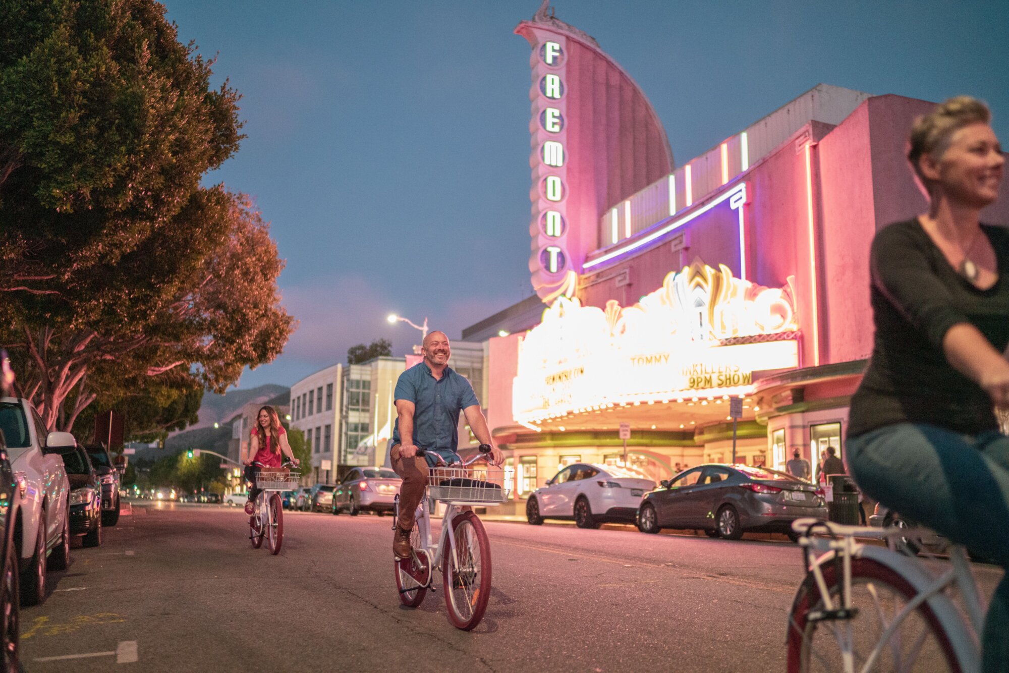 Couple-riding-bikes-in-front-of-Fremont-Theater