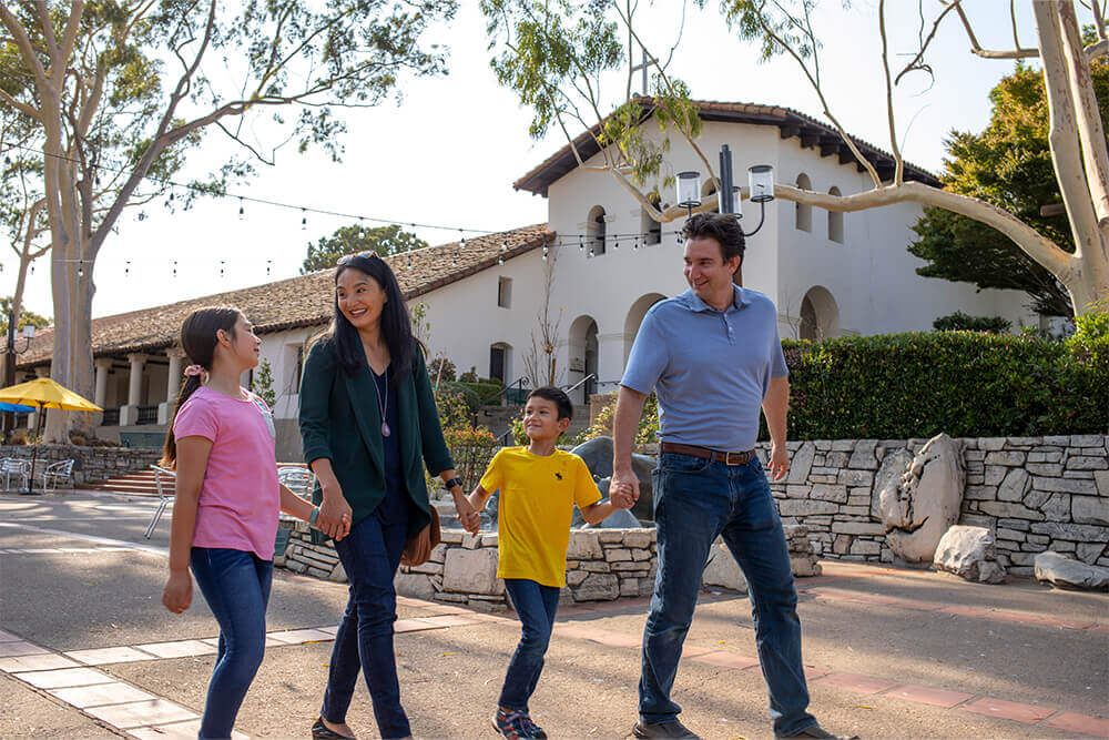 Family strolls by Mission San Luis Obispo de Tolosa