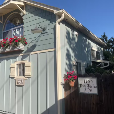 outside-of-cottage-in-slo