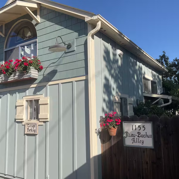 outside-of-cottage-in-slo