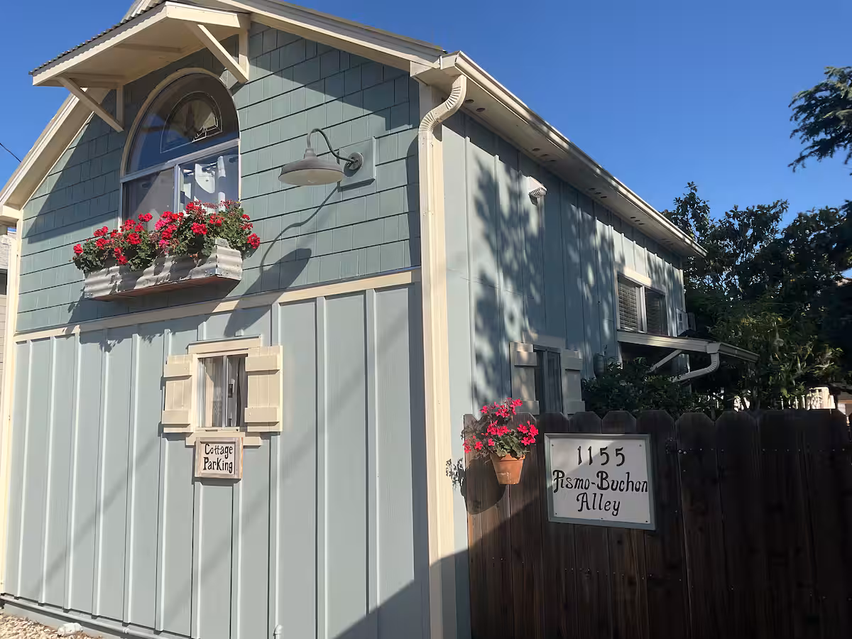 outside-of-cottage-in-slo