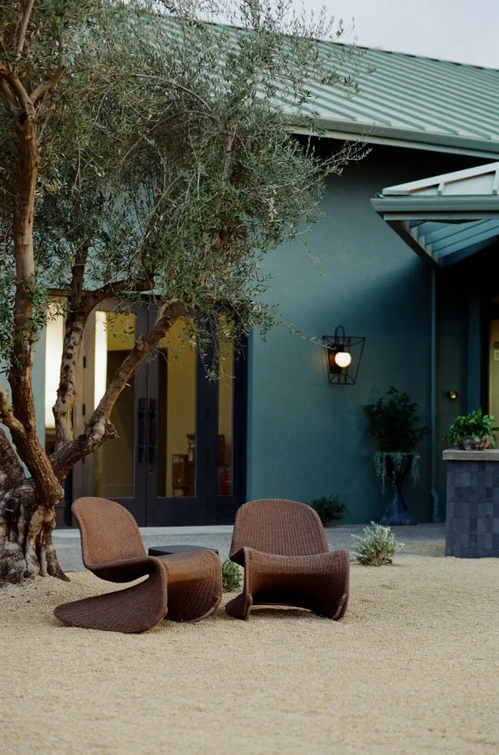seating-area-outside-edna